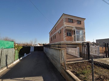 Vrijstaand dorpshuis met 4 slaapkamers in de buurt van Villena