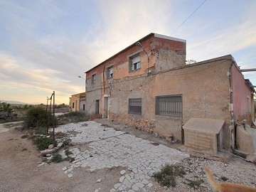 Fantastic country house to reform near pinoso 