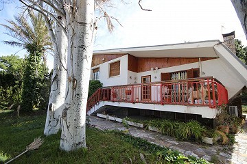 Freistehende Villa mit Pool und Garage in Loma Bada, Alicante