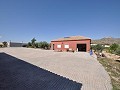 Groot familiehuis met 4 slaapkamers en gastenverblijf met 4 bedden in Alicante Dream Homes Hondon