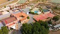 Groot landhuis met marmeren bedrijf en druivenplantage in Alicante Dream Homes Hondon