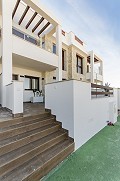 Bonito Apartamento con una gran Piscina Común y 4 Pistas de Golf cerca in Alicante Dream Homes Hondon