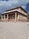 Hermosa villa renovada de 5 dormitorios en una gran parcela in Alicante Dream Homes Hondon