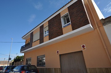 Casa adosada para dos familias con piscina