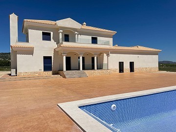 Obra Nueva con Piscina en Pinoso