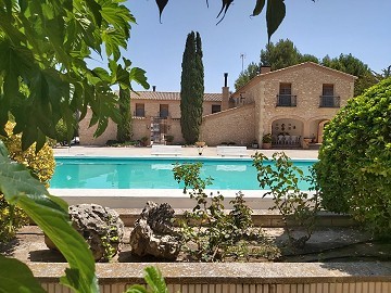 Schöne geräumige Finca mit 9 Betten, 3 Bädern und großem Pool