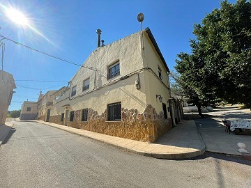 Casa de pueblo de 4 habitaciones en Pinoso