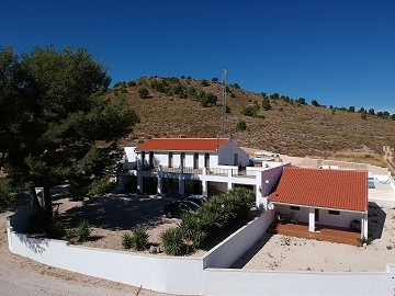 Impresionante casa grande con 2da casa más piscina y garajes