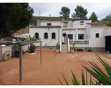 Stunning Villa with Pool in La Zarza