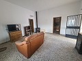 3-Bett-Villa mit Pool und Ansichten, die aktualisiert werden müssen in Alicante Dream Homes Hondon