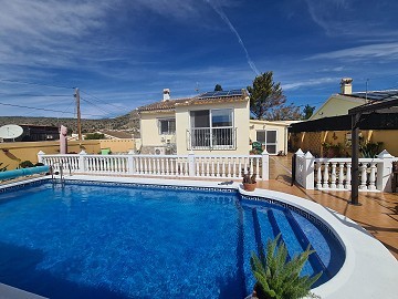 4 Bed 4 Bath Villa with Pool