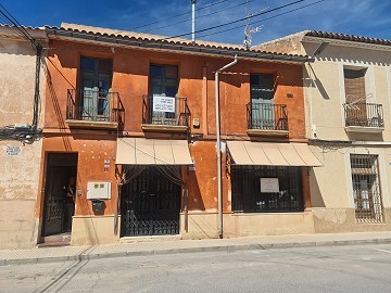 Encantadora casa y local comercial (ex cafetería)