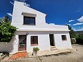 Deux maisons plus des ruines et une grande quantité de terrain in Alicante Dream Homes Hondon