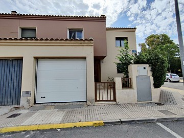 Casa de Pueblo con jardín y garaje en Pinoso