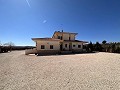 Freistehende Villa in Pinoso mit Gästeanbau und Pool in Alicante Dream Homes Hondon