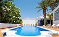 Elegante villa de 5 dormitorios con piscina privada, a 5 minutos de la playa in Alicante Dream Homes Hondon