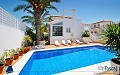 Elegante villa de 5 dormitorios con piscina privada, a 5 minutos de la playa in Alicante Dream Homes Hondon