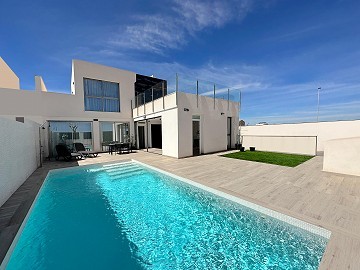 Clé prête -Prix de lancement-Une unité disponible- Lux Beach Villa 3 chambres, piscine et solarium avec vue sur la mer