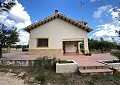 Villa de 4 chambres avec piscine à seulement 500 mètres à pied de la ville de Sax in Alicante Dream Homes Hondon