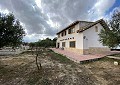 Villa de 4 chambres avec piscine à seulement 500 mètres à pied de la ville de Sax in Alicante Dream Homes Hondon