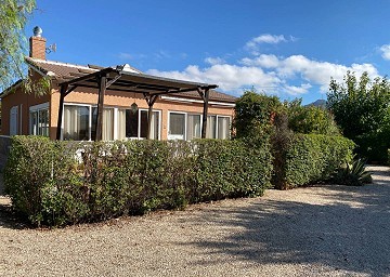 Schöne und geräumige 2-Schlafzimmer-Villa in Salinas mit privatem Pool