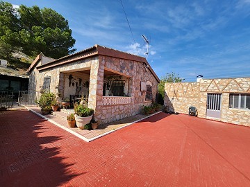 3-Schlafzimmer-Villa mit Blick auf die Berge und die Burg