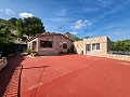 3-Schlafzimmer-Villa mit Blick auf die Berge und die Burg in Alicante Dream Homes Hondon