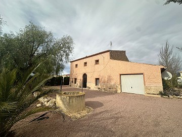 Huge 6 bedroom country house in Ubeda