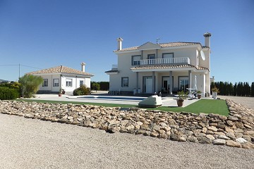 Impresionante villa con piscina y casa de invitados en Pinoso