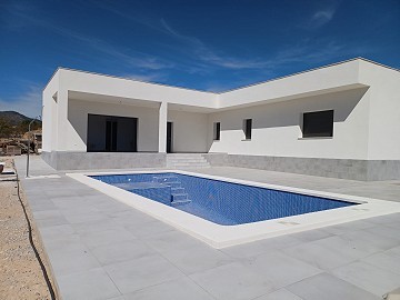 Villa moderna de nueva construcción