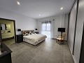 Bijna nieuwe villa met 3/4 slaapkamers, zwembad, dubbele garage en berging in Alicante Dream Homes Hondon