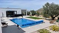 Bijna nieuwe villa met 3/4 slaapkamers, zwembad, dubbele garage en berging in Alicante Dream Homes Hondon