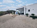 Bijna nieuwe villa met 3/4 slaapkamers, zwembad, dubbele garage en berging in Alicante Dream Homes Hondon