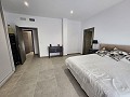 Fast neue 3/4-Schlafzimmer-Villa mit Pool, Doppelgarage und Abstellraum in Alicante Dream Homes Hondon