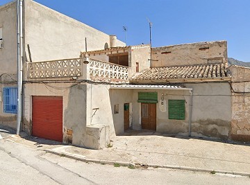 Projet de réforme avec jardin dans un village paisible