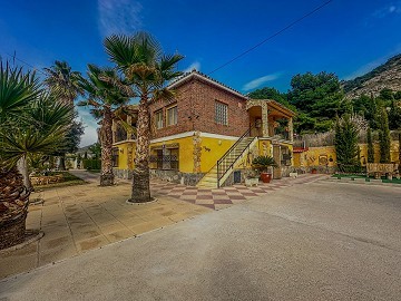 Superbe villa à Petrer avec piscine et vue imprenable