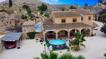 Beautiful 4 bedroom Villa/Cavehouse in Fortuna