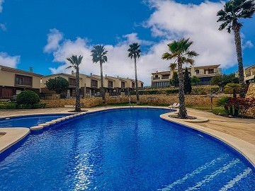 Incredible semi-detached house in Alenda Golf