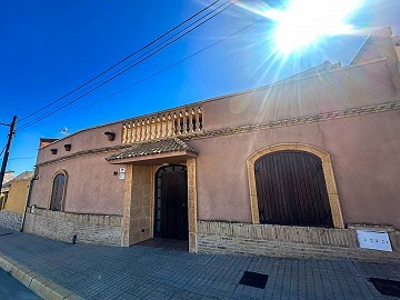 Enorme casa cueva con piscina en Crevillente