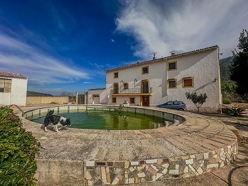 Enorme Villa de 11 habitaciones con piscina en Ontinyent 