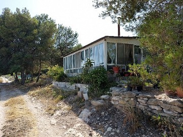 Maison de campagne partiellement réformée avec 4 chambres et 1 salle de bain