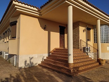 Excellent villa very close to Yecla