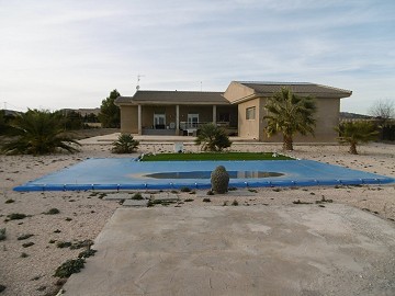 Moderne Villa mit 3 Schlafzimmern und 2 Bädern und Pool