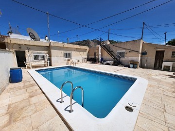 Casa cueva de 6 dormitorios con piscina