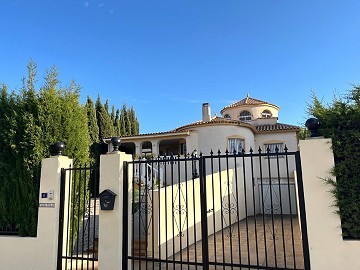 Hermosa villa de 3 dormitorios y 2 baños