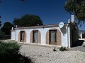 Impresionante villa de 4 dormitorios con piscina en Caudete in Alicante Dream Homes Hondon