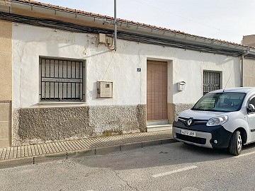 3 Bedroom house with large courtyard in Pinoso