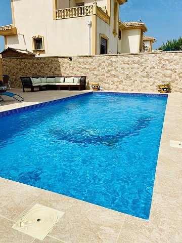 Ongelooflijke villa met 3 slaapkamers en 2 badkamers in El Reloj Fortuna met privézwembad