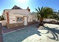 Villa in Salinas mit privatem Pool und Grundstück mit Olivenbäumen in Alicante Dream Homes Hondon