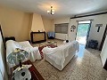 Privé en rustige villa nabij Yecla met 4 grote slaapkamers + zwembad in Alicante Dream Homes Hondon